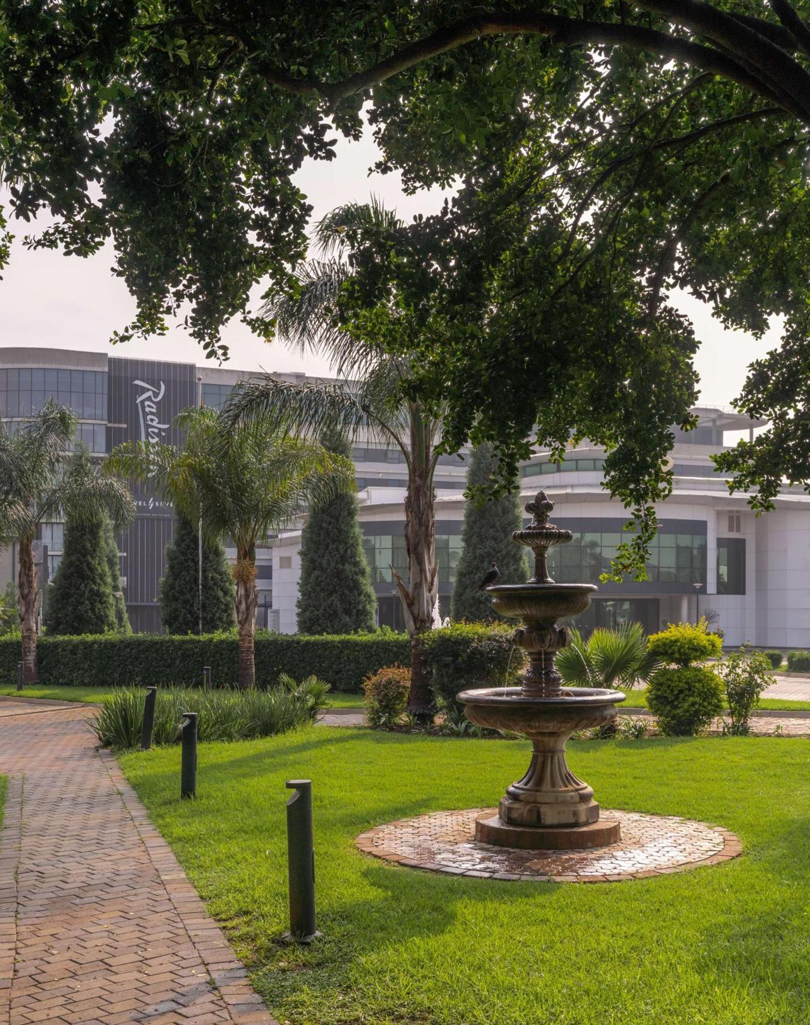 Radisson Hotel And Convention Centre Or Tambo Airport Johannesburg Exteriér fotografie